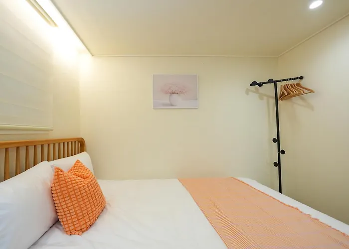 Habitación en casa particular 루미방배스테이,사당역,이수역,공항버스,도보8분,독채,최대6인,퀸침대3개,이태원,명동,동대문,강남,홍대,코엑스 Seúl