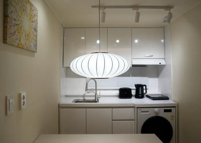 Habitación en casa particular 루미방배스테이,사당역,이수역,공항버스,도보8분,독채,최대6인,퀸침대3개,이태원,명동,동대문,강남,홍대,코엑스 Seúl